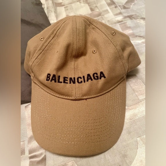 Balenciaga Logo Embroidered Baseball Cap BRAND NEW w/ Dustbag - Picture 2 of 4
